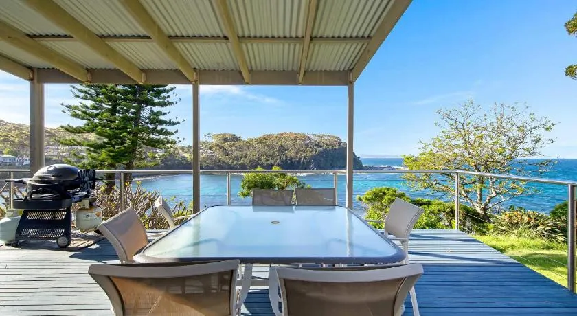 Malua Bay Waterfront Pet Friendly Cottage with WiFi - Image 1