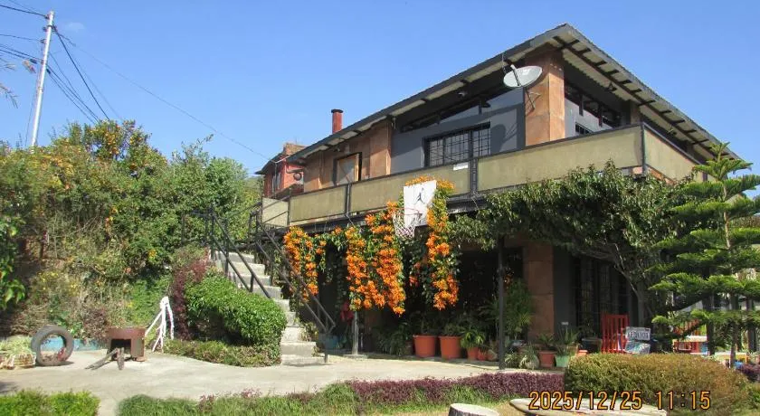 BIG J'S Farm House - Image 1
