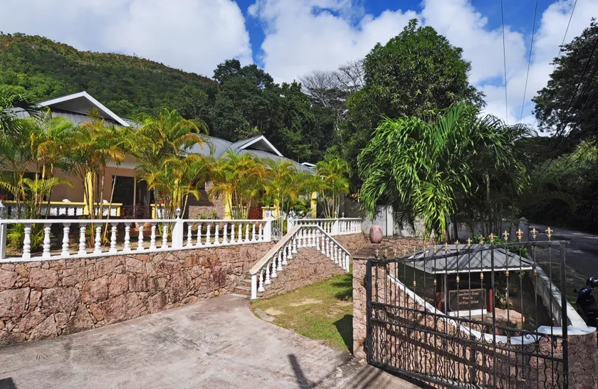 Acquario Guesthouse - Image 1