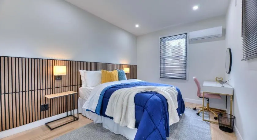 Stylish Condo AC Wi-Fi Westmount Smart TV - Image 1