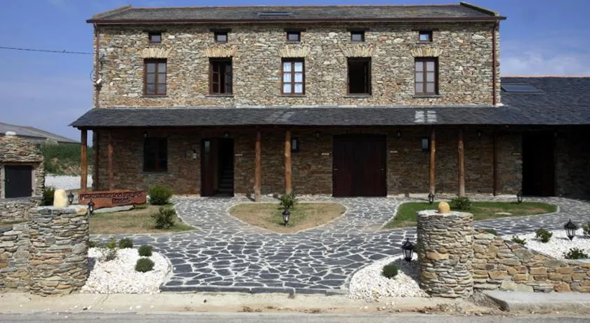 Hotel y Apartamentos Penarronda Playa - Image 1