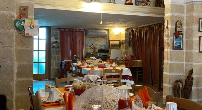 Grekal Bed Salento - Image 1