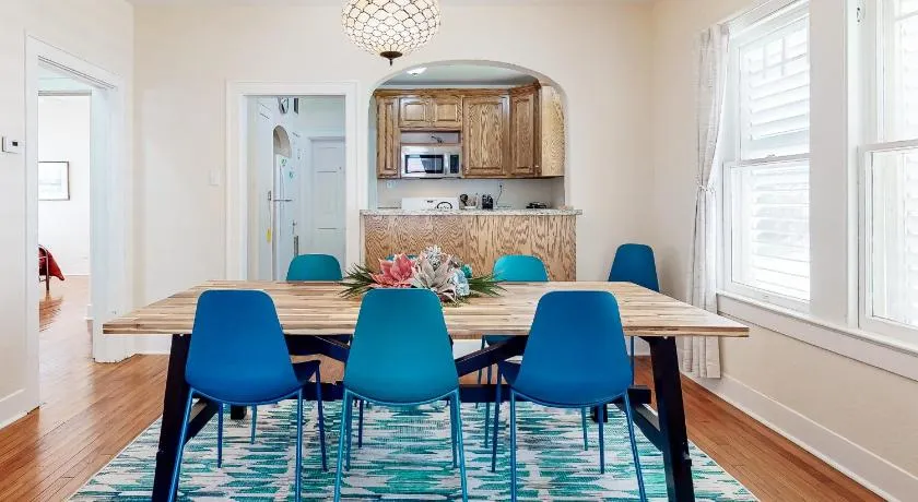 Sea Glass Cottage - Image 1