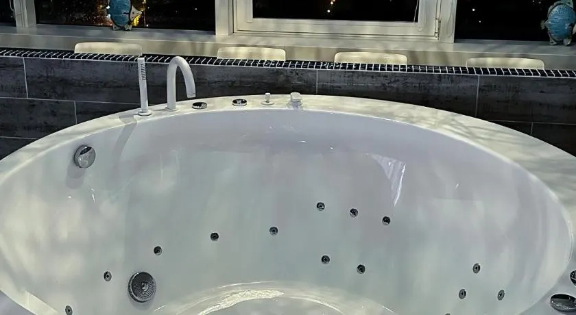 sky DREAM jacuzzi sauna 33 FLOOR - Image 1