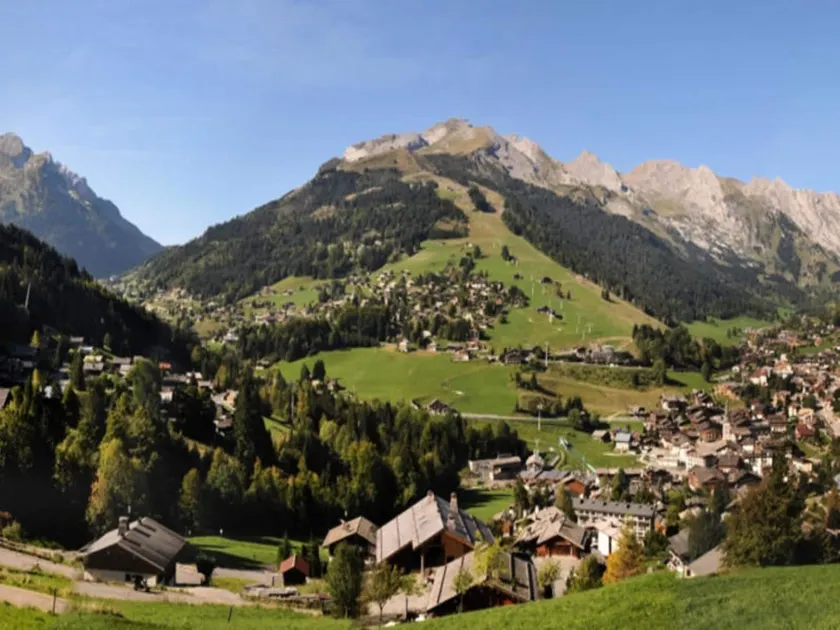 Apartment in Vars Near Ski Slopes - Image 1