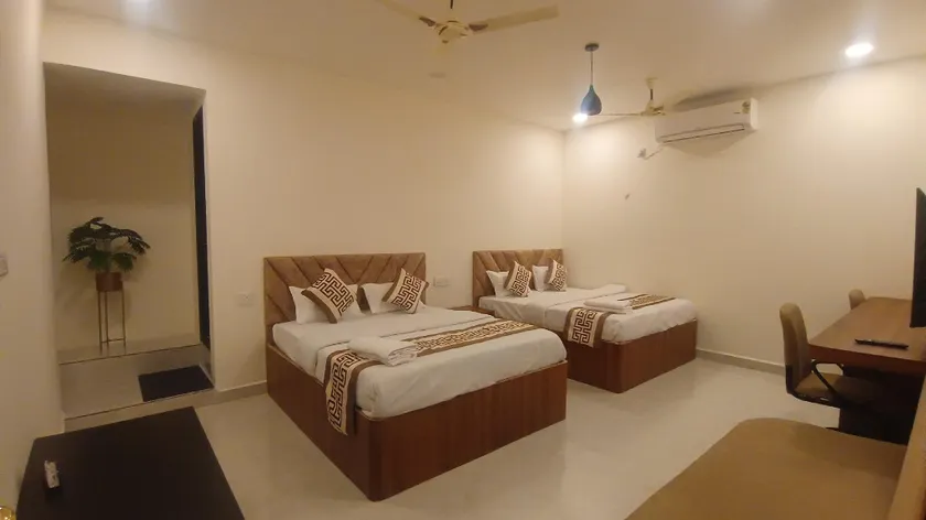 Hotel Venus - Image 1