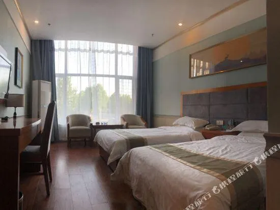 Swan Lake Hotel - Image 1
