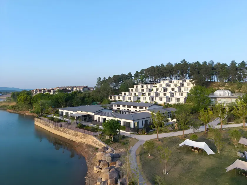 Floral Hotel·Yishan Riverside hotle (Maoshan Oriental Salt Lake City Branch) - Image 1