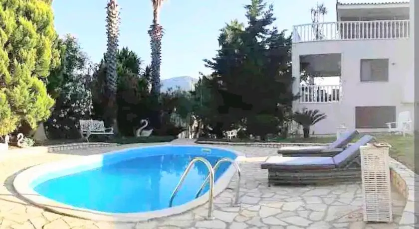 Peloponnese Guesthouse 12pax - Image 1