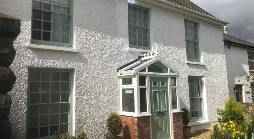 Deri-Down Guest House - Image 1