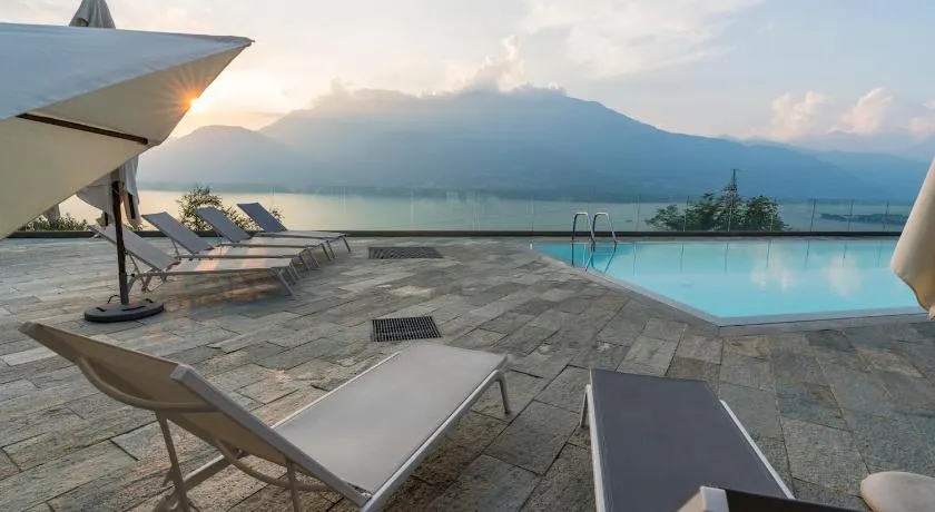Gardenia stunning lake view - Image 1