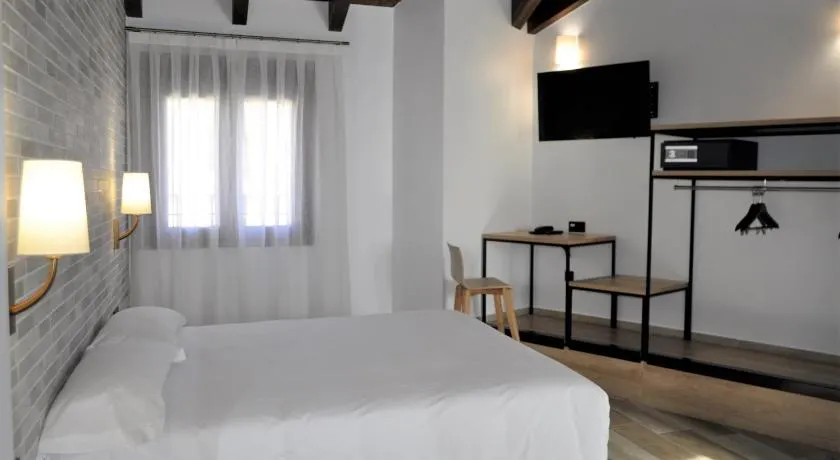 Hostal Restaurante Villa de Brihuega - Image 1