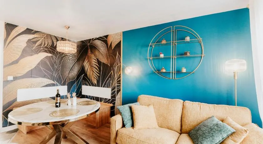 Bright 2-Bedroom Duplex Apartment near Gare Saint-Jean with Parking - Image 1