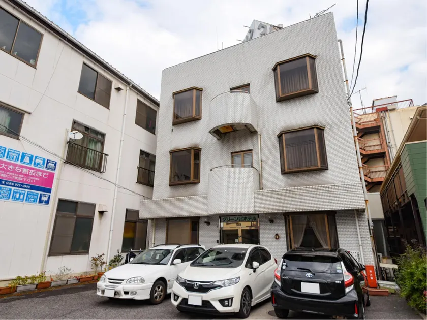 Green Business Hotel - Image 1