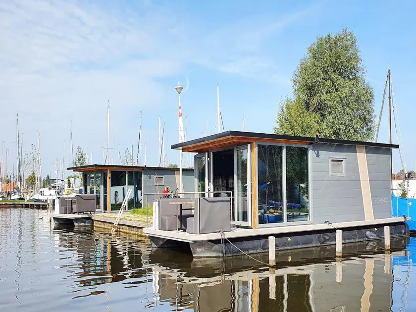 Nice harbor lodge located in the marina - Image 1