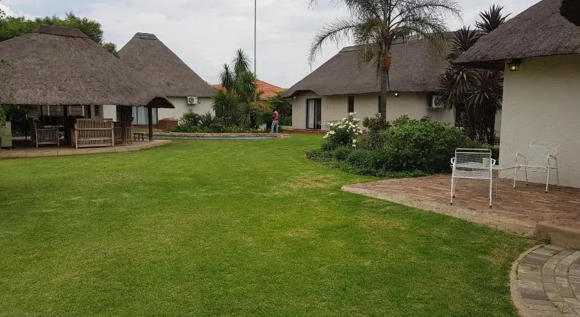 12 On Vaal Drive Guest Lodge - Image 1