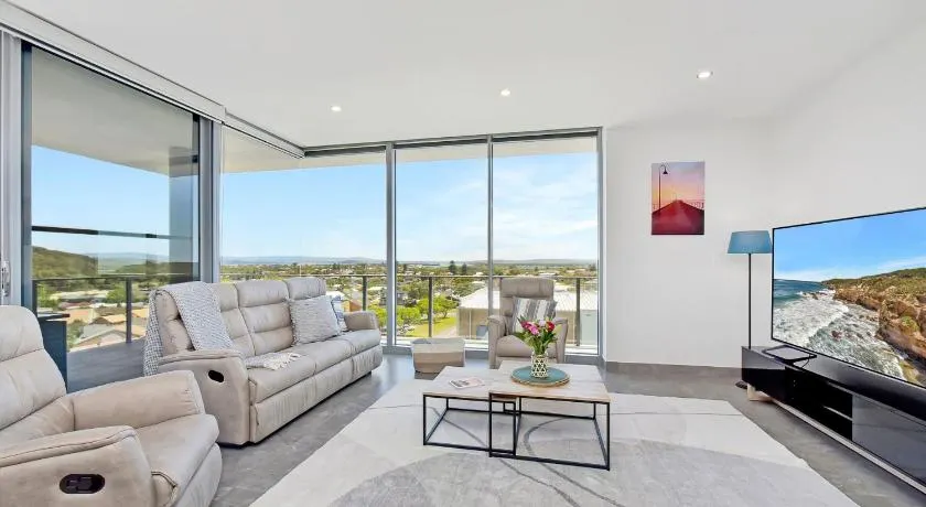 Oceanview Penthouse Caves Beach - Image 1