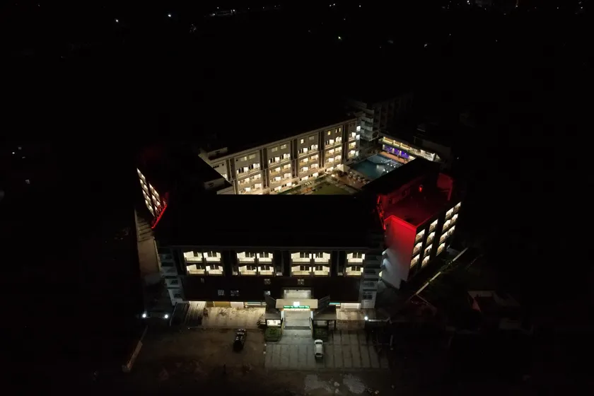 Hotel Jairam Way Bay - Image 1