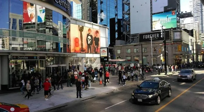 Affordable Toronto Downtown Bloor Stay - Image 1