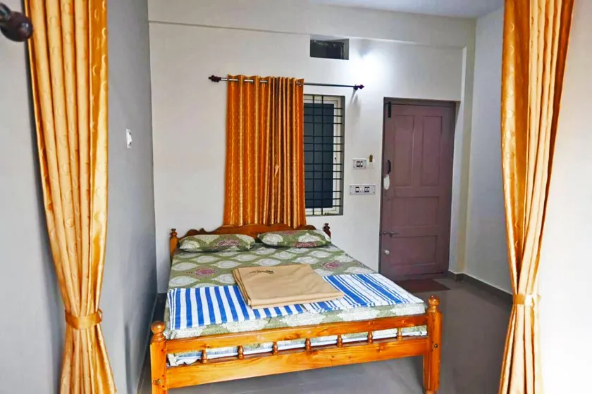 Hotel Shree Krishna Lodge - Image 1