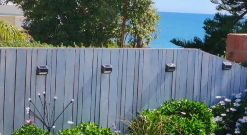 Coastal 2 BR Townhouse in Mandurah Walk to Beach - Image 1