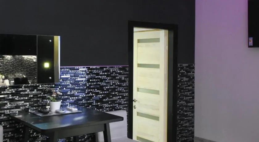 Modern Design Apartment in the City Center - Image 1