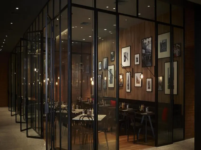 Beijing New World Centre Tongpai Hotel - Image 1