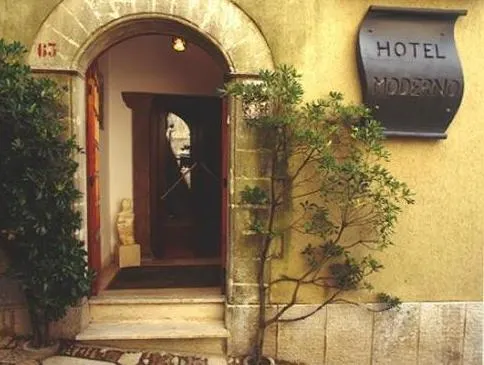 Hotel Moderno - Image 1