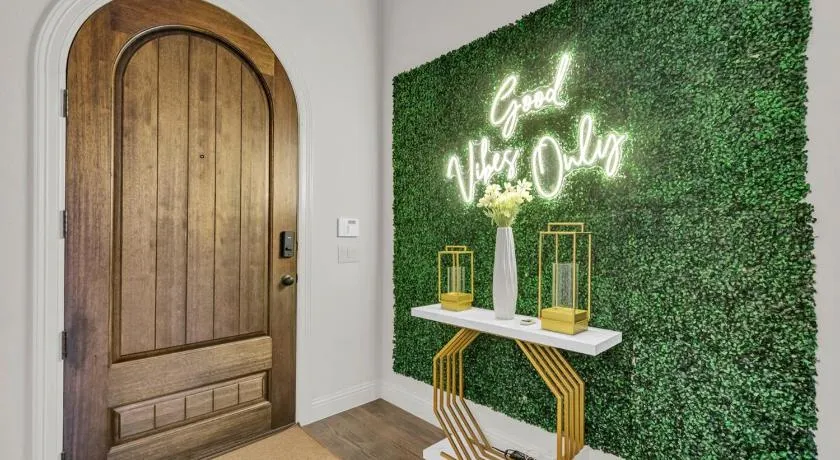 Modern Retreat, Spa, Fun, Deep Ellum, Downtown Dallas - Image 1