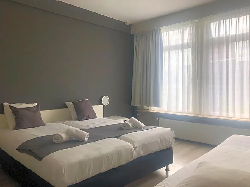 Grand Hotel Central - Image 1