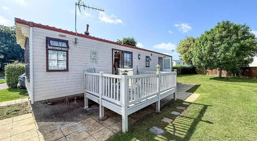 Great 6 Berth Caravan For Hire At Cherry Tree Holiday Park In Norfolk Ref 70801C - Image 1