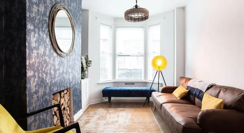 Luxurious 4-Bed Townhouse in the Heart of Belfast - Image 1