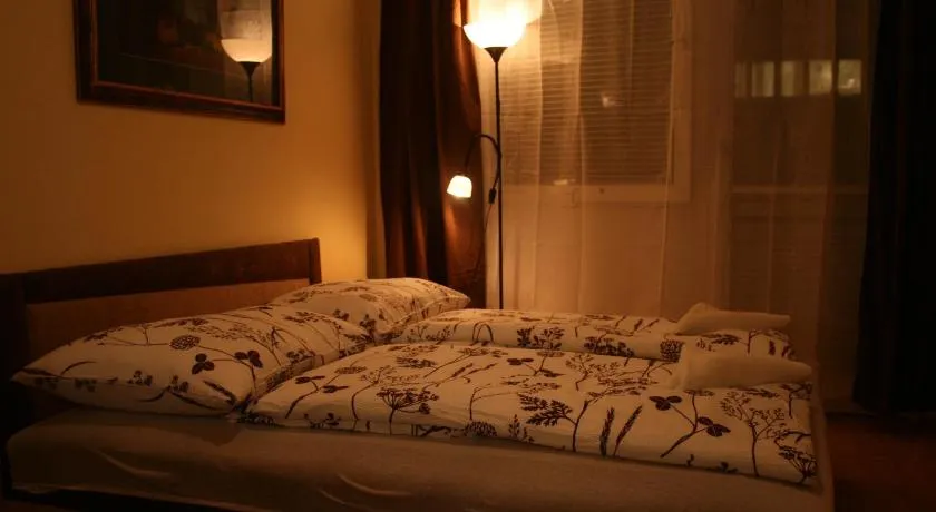 Margaret Bridge Studio Apartment - Image 1