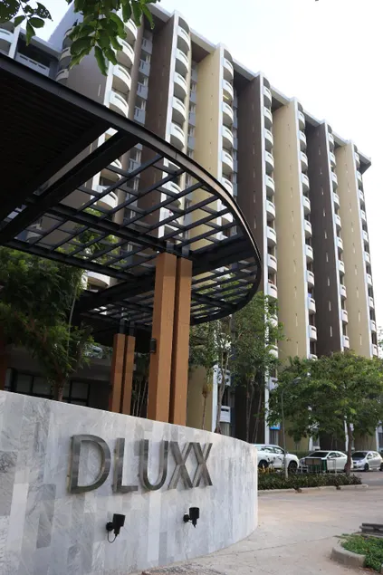 DLUXX THAMMASAT - Image 1