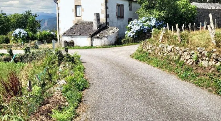 Charming house in Ourol with mountain view, large garden. - Image 1