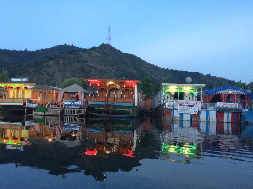 New Retreet Houseboat - Image 1