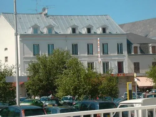 Hôtel De La Gare Montluçon - Image 1