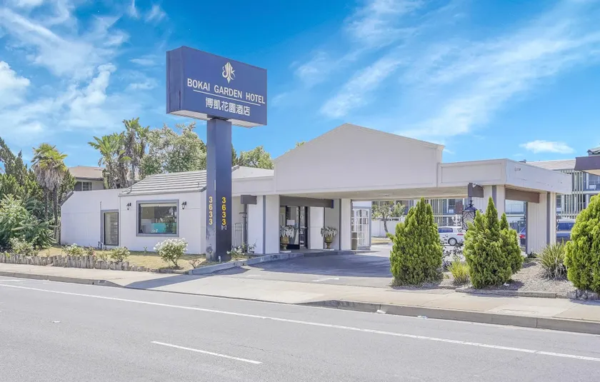 Bokai Garden Hotel - Image 1