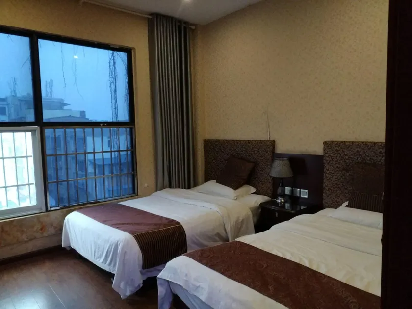 Yijia Hotel - Image 1