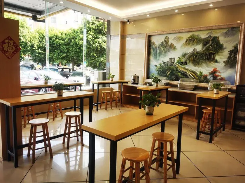 Yihao Huaxuan Hotel - Image 1