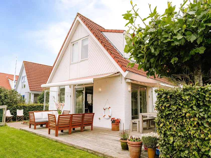 Nice holiday home on the water in Grou - Image 1