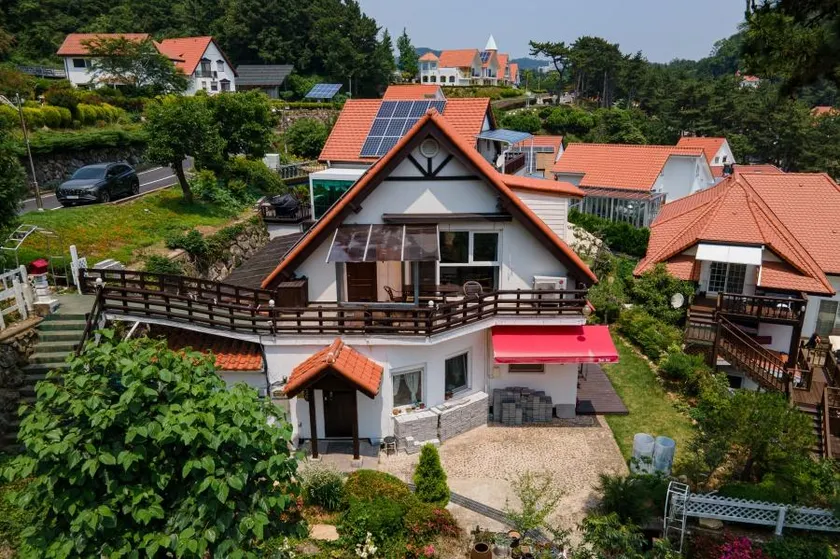 남해 독일마을 요하네스펜션 - Image 1