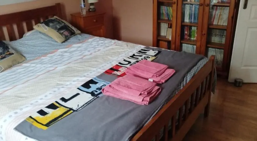 Chambre dans maison avec parking - Image 1
