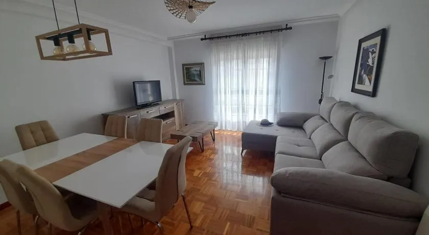 APARTAMENTO EN CANDAS CON GARAJE - Image 1