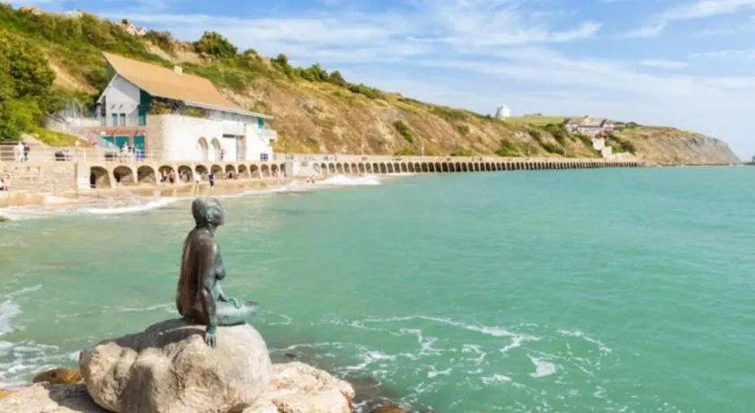 Beautifully appointed, period seaside apartment - Image 1