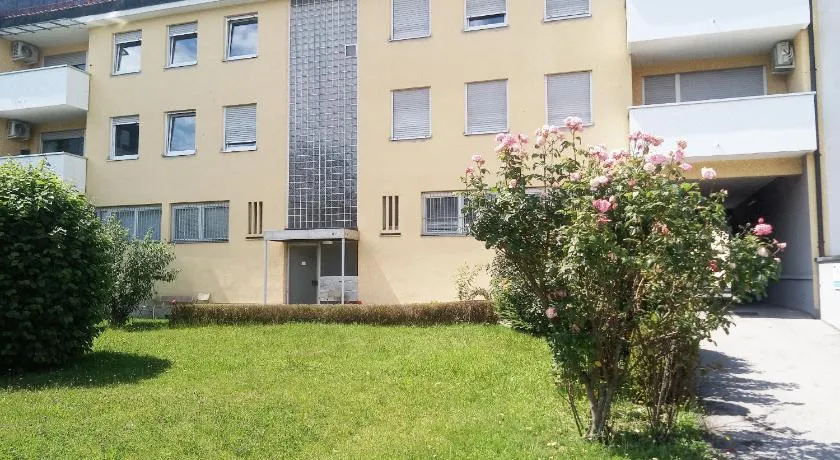 Schöne Wohnung zentral Dachau(20 min zum HBF München) - Image 1
