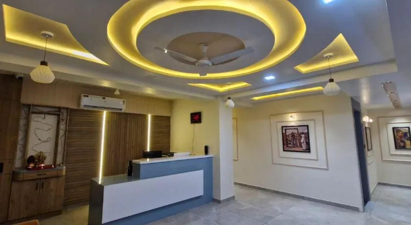 Hotel Krishna Palace - Image 1