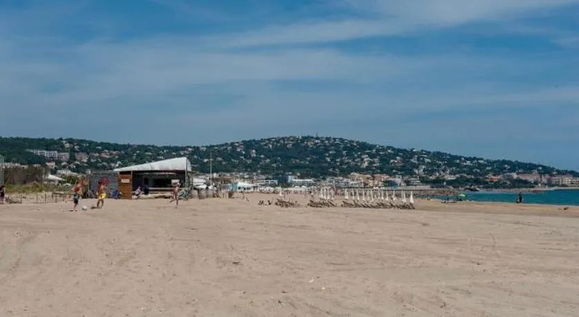 App T2 climatisé , plage 200 m - Image 1