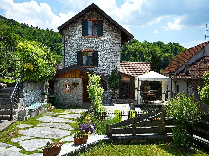 Cottage in Italy with Alpine Fireplace - Image 1