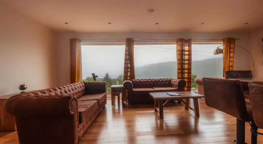 Luxurious 3 bdrm cottage by fairy pools 4 - Image 1